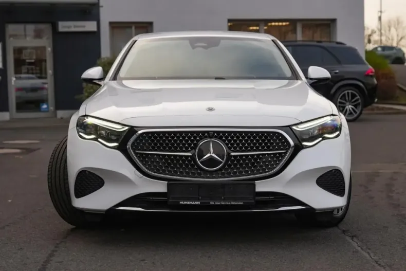 Mercedes-Benz E 300 din 2024 cu 8.400 km - oferta MER175376 - foto 2