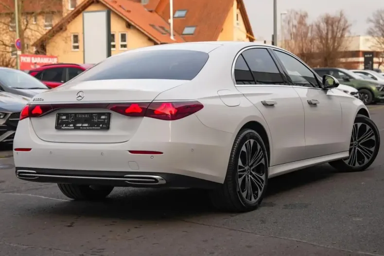 Mercedes-Benz E 300 din 2024 cu 8.400 km - oferta MER175376 - foto 3