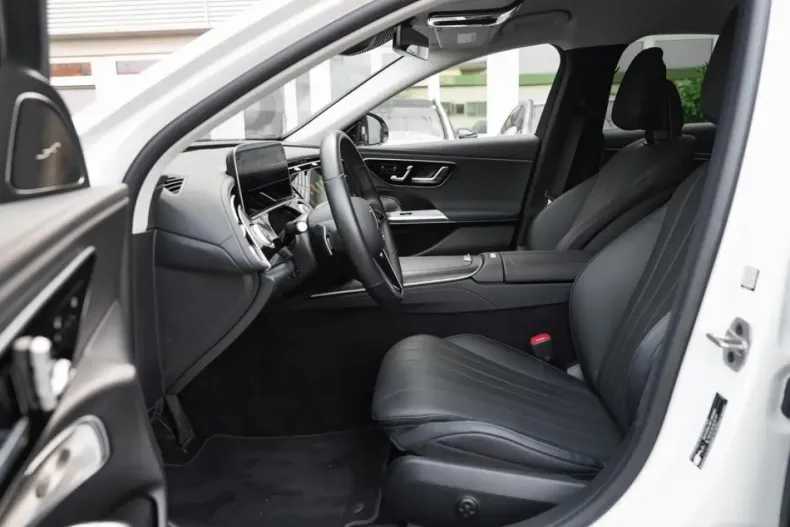 Mercedes-Benz E 300 din 2024 cu 8.400 km - oferta MER175376 - foto 7