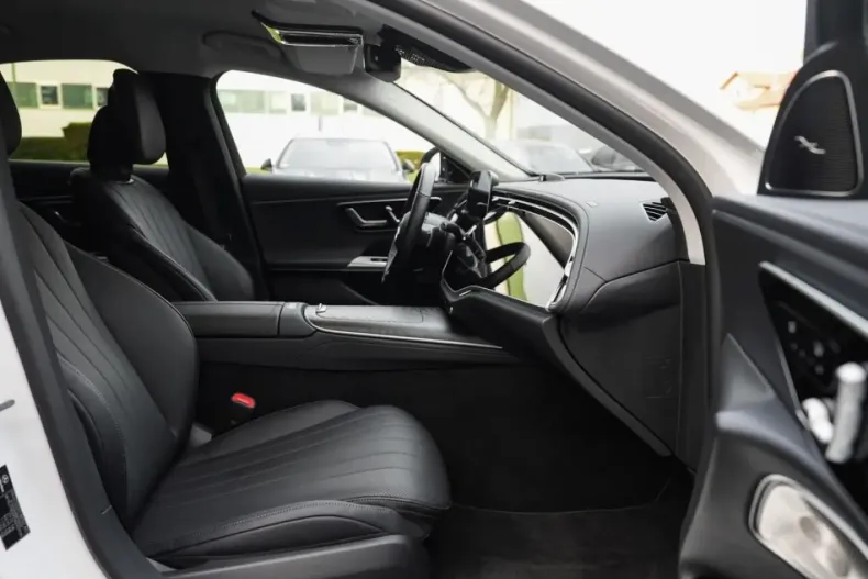 Mercedes-Benz E 300 din 2024 cu 8.400 km - oferta MER175376 - foto 9