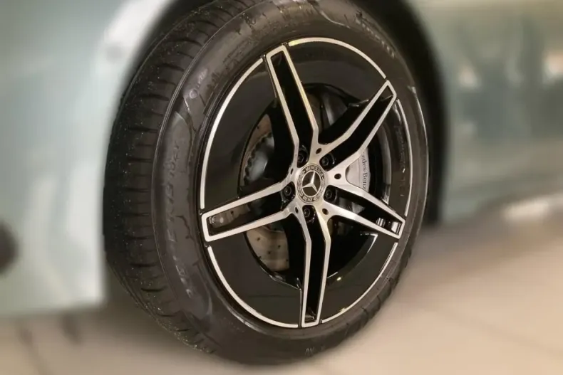 Mercedes-Benz E 300 din 2025 cu 12.237 km - oferta MER175391 - foto 3