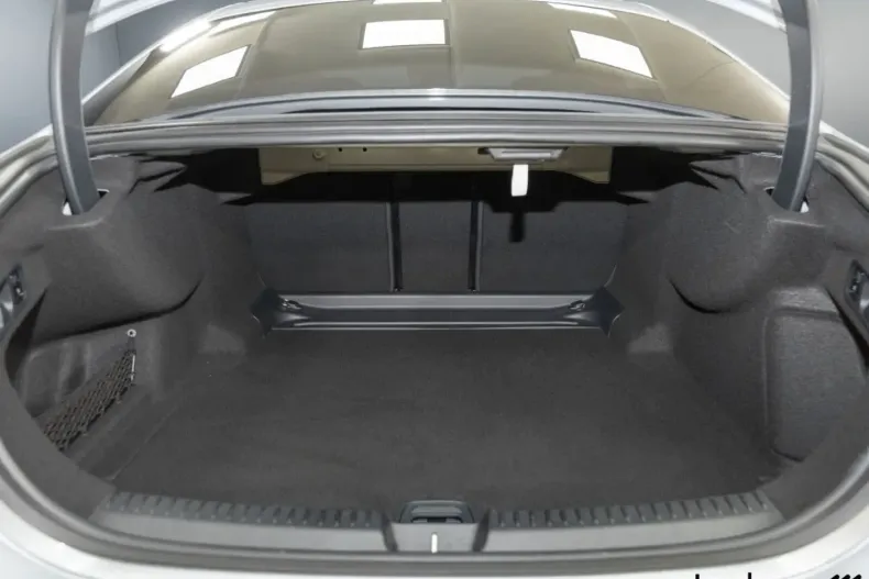 Mercedes-Benz E 200 din 2025 cu 5.000 km - oferta MER175394 - foto 9