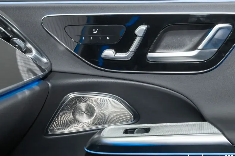 Mercedes-Benz E 200 din 2025 cu 5.000 km - oferta MER175394 - foto 11