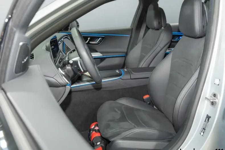 Mercedes-Benz E 200 din 2025 cu 5.000 km - oferta MER175394 - foto 12