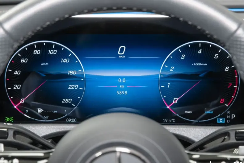 Mercedes-Benz E 200 din 2025 cu 5.000 km - oferta MER175394 - foto 19