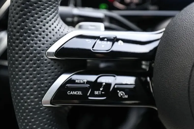 Mercedes-Benz E 300 din 2025 cu 11.619 km - oferta MER175396 - foto 17