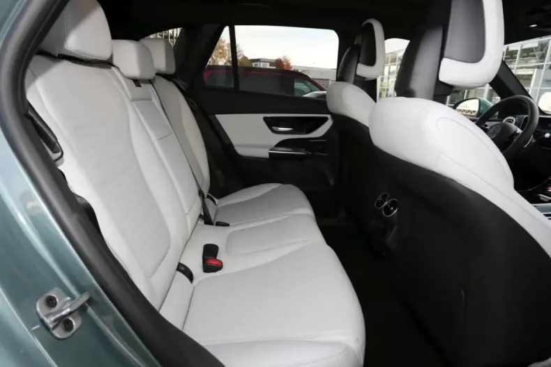 Mercedes-Benz GLC 220 din 2025 cu 14.999 km - oferta MER175397 - foto 19