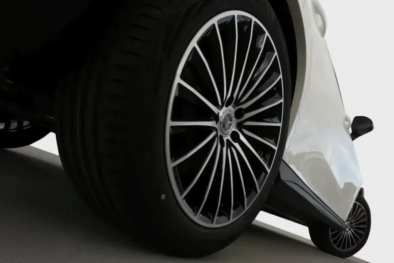 Mercedes-Benz GLC 220 din 2025 cu 15.000 km - oferta MER175404 - foto 3