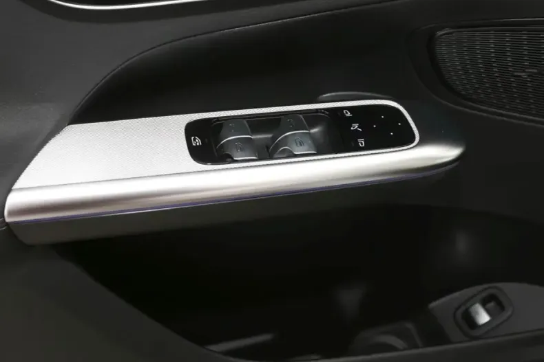 Mercedes-Benz GLC 220 din 2025 cu 15.000 km - oferta MER175404 - foto 20