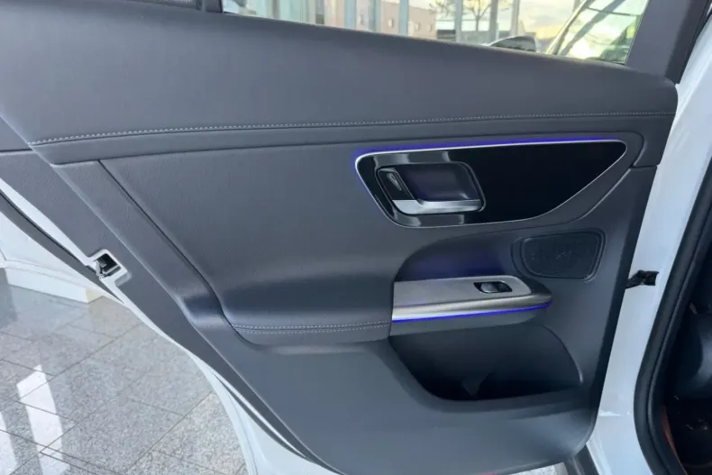 Mercedes-Benz GLC 220 din 2025 cu 11.000 km - oferta MER175414 - foto 9