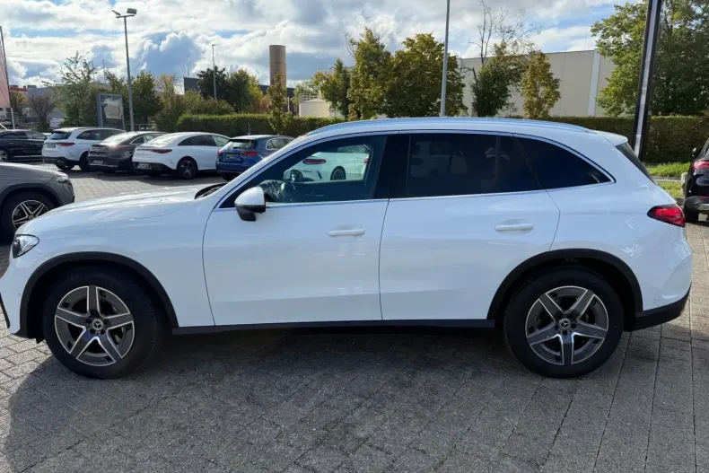Mercedes-Benz GLC 220 din 2024 cu 9.398 km - oferta MER175431 - foto 3