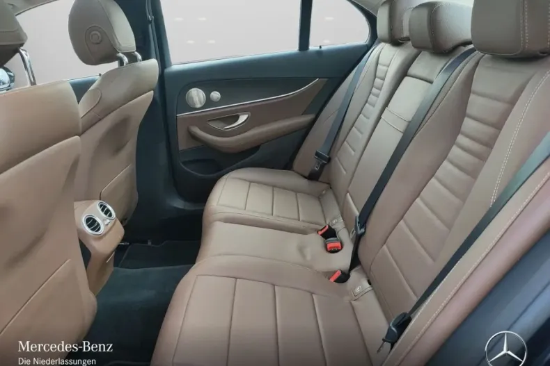 Mercedes-Benz E 300 din 2022 cu 92.203 km - oferta MER175432 - foto 9