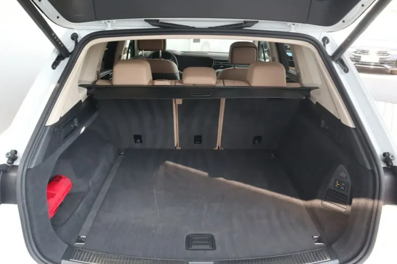 Volkswagen Touareg din 2024 cu 70.800 km - oferta VOL175455 - foto 9