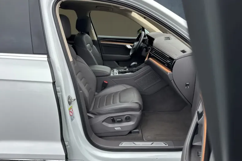 Volkswagen Touareg din 2022 cu 55.512 km - oferta VOL175457 - foto 15