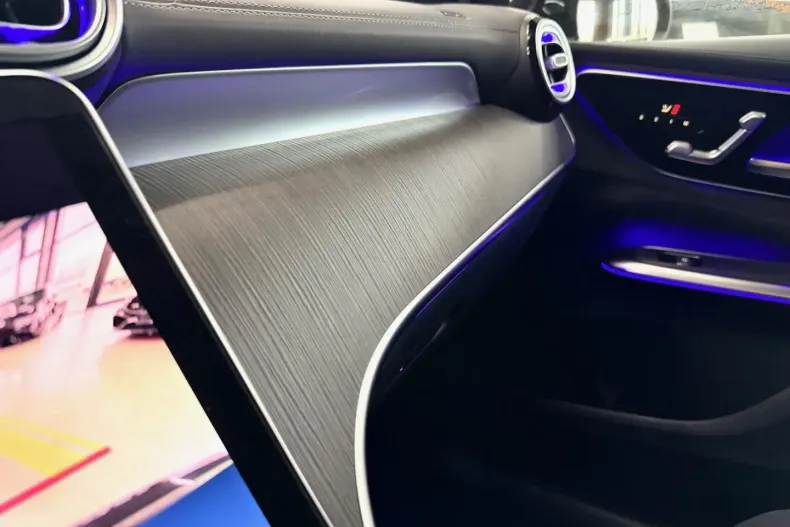 Mercedes-Benz GLC 200 din 2024 cu 7.300 km - oferta MER175467 - foto 16