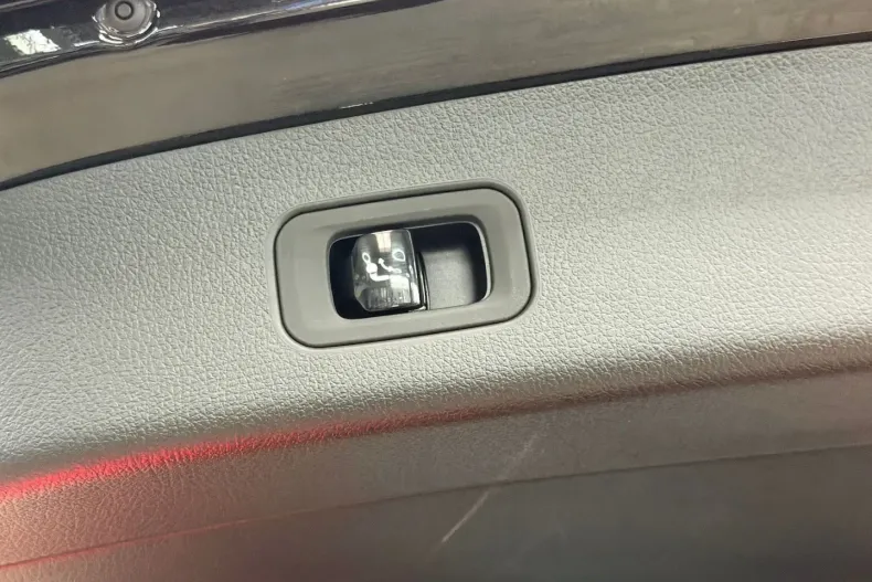 Mercedes-Benz GLC 200 din 2024 cu 7.300 km - oferta MER175467 - foto 19