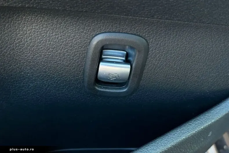 Mercedes-Benz C 300 din 2024 cu 9.453 km - oferta MER175485 - foto 18