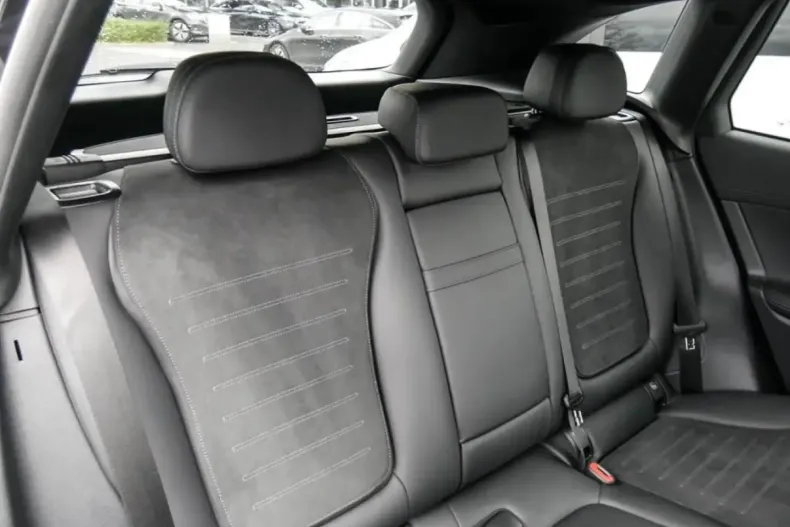 Mercedes-Benz GLC 200 din 2023 cu 42.042 km - oferta MER175501 - foto 4