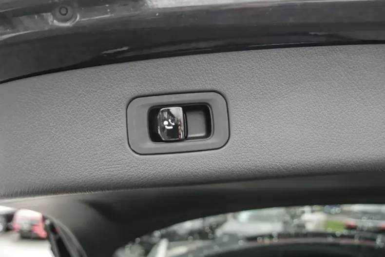 Mercedes-Benz GLC 200 din 2023 cu 42.042 km - oferta MER175501 - foto 11