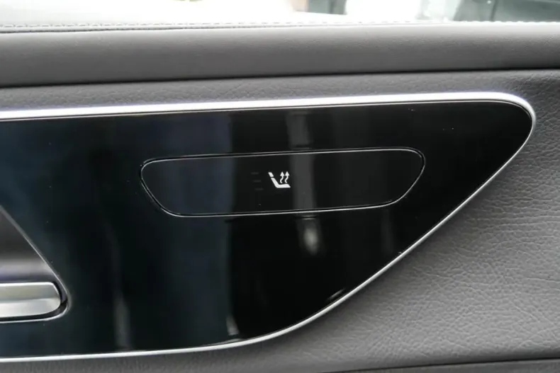 Mercedes-Benz GLC 200 din 2023 cu 42.042 km - oferta MER175501 - foto 13