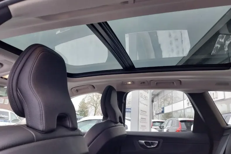 Volvo XC60 din 2022 cu 72.600 km - oferta VOL175510 - foto 16