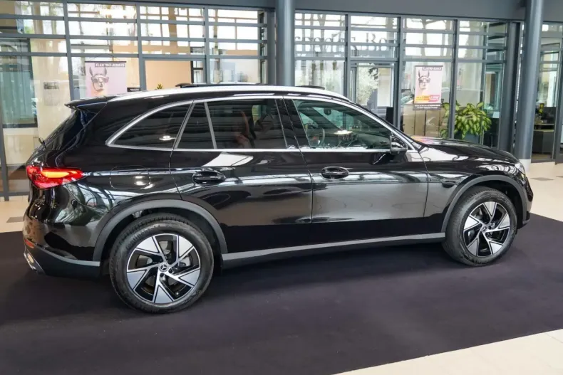 Mercedes-Benz GLC 300 din 2023 cu 17.572 km - oferta MER175518 - foto 4