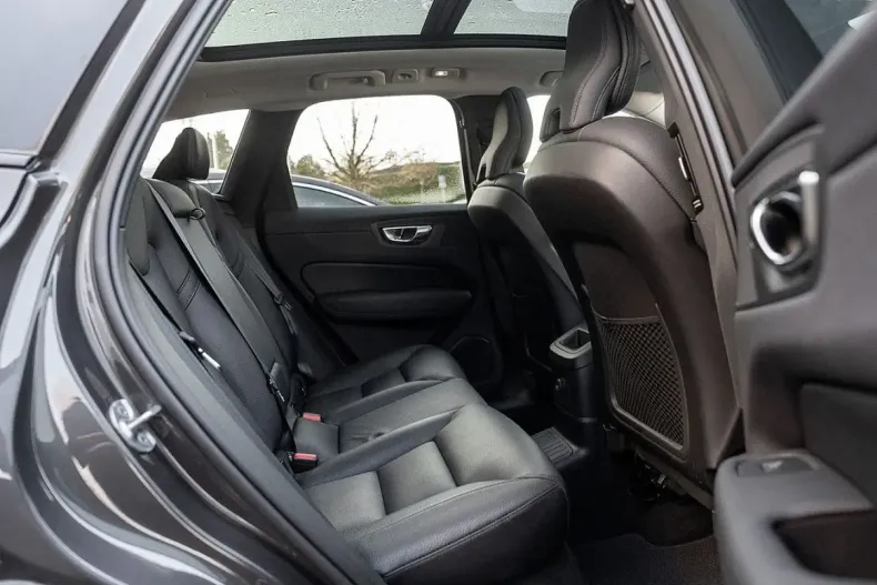 Volvo XC60 din 2022 cu 86.800 km - oferta VOL175542 - foto 4