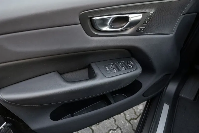 Volvo XC60 din 2022 cu 86.800 km - oferta VOL175542 - foto 22