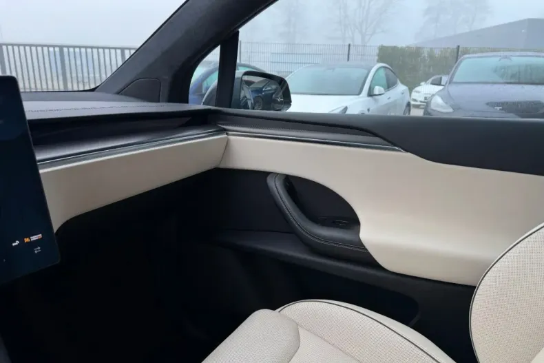 Tesla Model X din 2023 cu 52.005 km - oferta TES175565 - foto 29