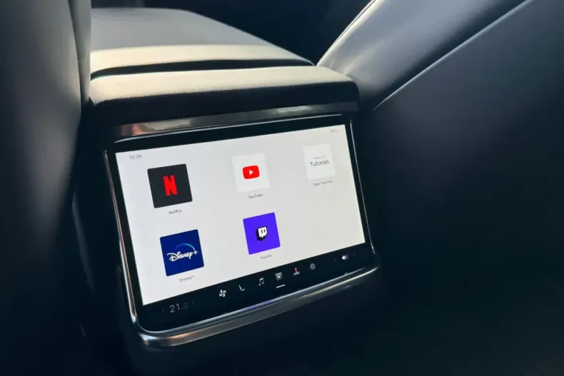 Tesla Model S din 2022 cu 70.666 km - oferta TES175583 - foto 37