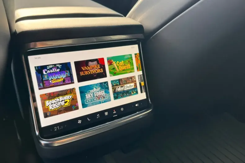 Tesla Model S din 2022 cu 70.666 km - oferta TES175583 - foto 38