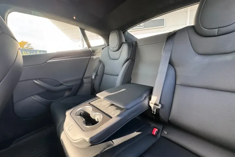 Tesla Model S din 2022 cu 70.666 km - oferta TES175583 - foto 40