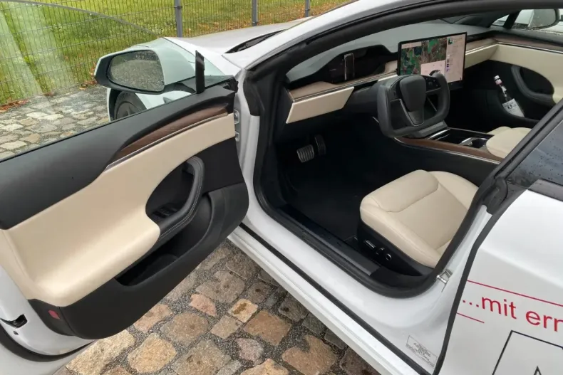 Tesla Model S din 2023 cu 39.999 km - oferta TES175585 - foto 14