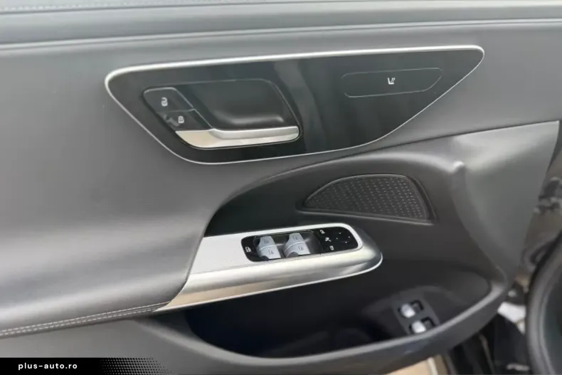 Mercedes-Benz E 300 din 2023 cu 61.609 km - oferta MER175617 - foto 12