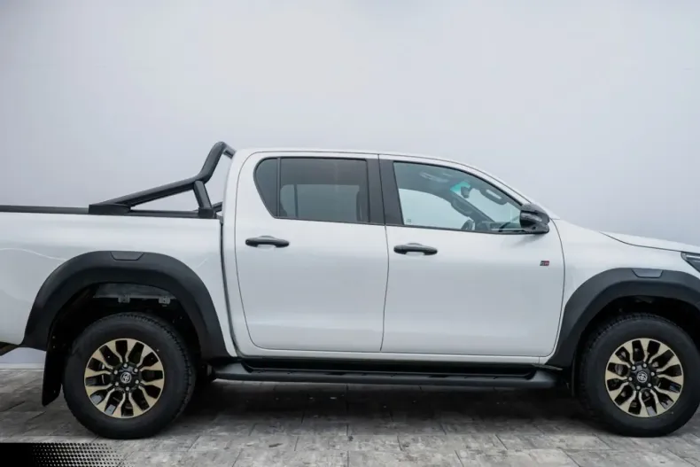 Toyota Hilux din 2024 cu 23.000 km - oferta TOY175624 - foto 4