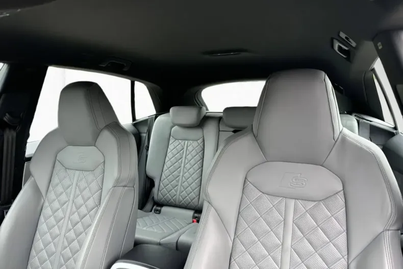 Audi Q8 din 2022 cu 84.635 km - oferta AUD175625 - foto 9