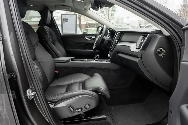 Volvo XC60 din 2022 cu 73.300 km - oferta VOL175653 - foto 2