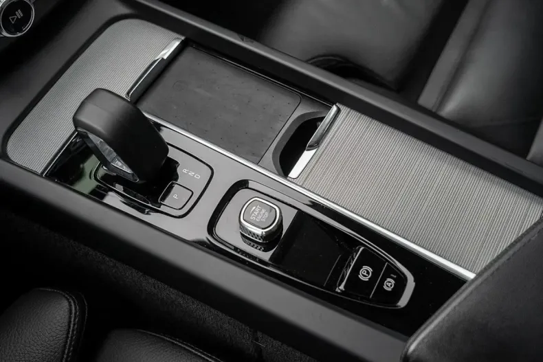 Volvo XC60 din 2022 cu 73.300 km - oferta VOL175653 - foto 19