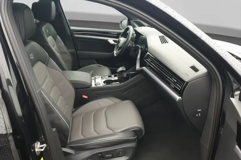 Volkswagen Touareg din 2022 cu 71.783 km - oferta VOL175694 - foto 3