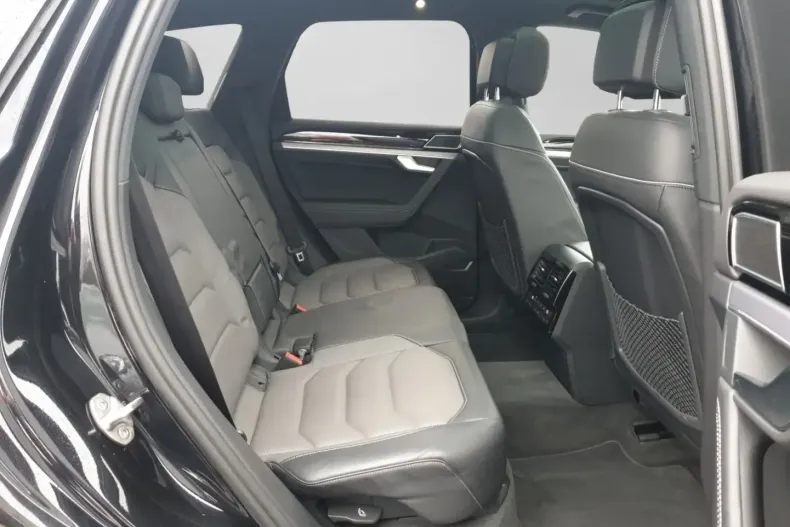 Volkswagen Touareg din 2022 cu 71.783 km - oferta VOL175694 - foto 6