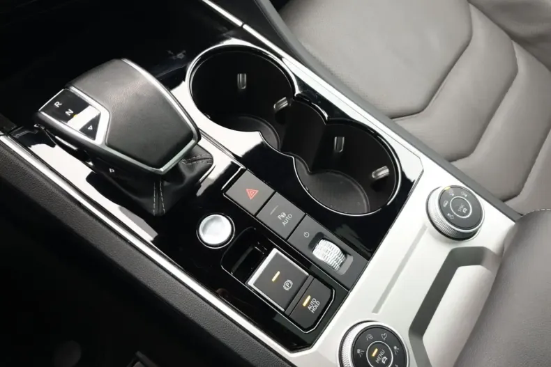 Volkswagen Touareg din 2022 cu 71.783 km - oferta VOL175694 - foto 11