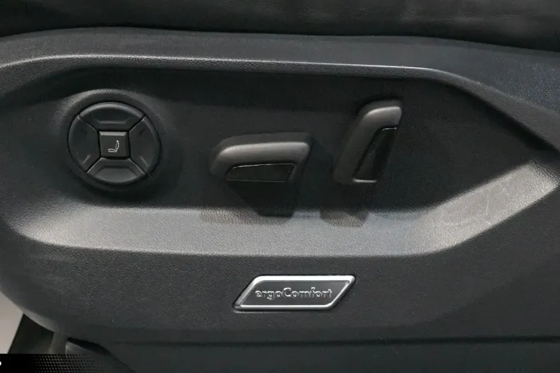 Volkswagen Touareg din 2022 cu 67.435 km - oferta VOL175717 - foto 11