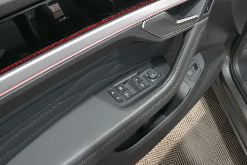 Volkswagen Touareg din 2022 cu 67.435 km - oferta VOL175717 - foto 18