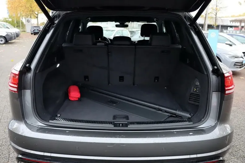 Volkswagen Touareg din 2022 cu 28.930 km - oferta VOL175720 - foto 15