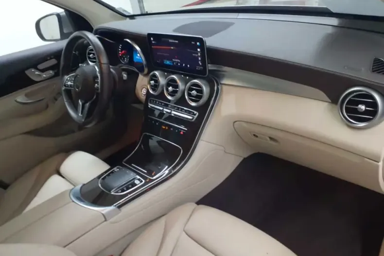 Mercedes-Benz GLC 300 din 2022 cu 62.352 km - oferta MER175733 - foto 4