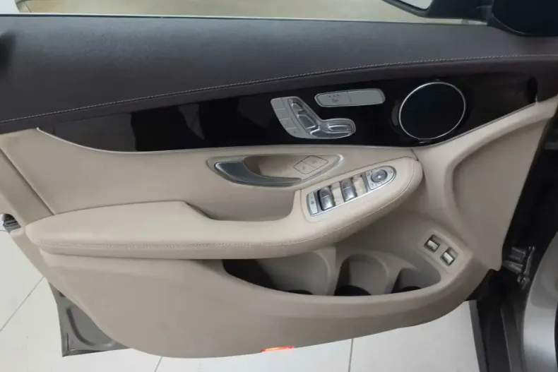 Mercedes-Benz GLC 300 din 2022 cu 62.352 km - oferta MER175733 - foto 9