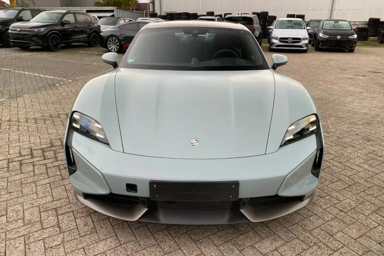 Porsche Taycan din 2024 cu 2.599 km - oferta POR175753 - foto 2