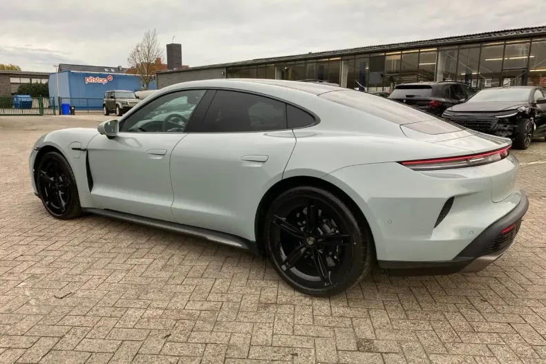 Porsche Taycan din 2024 cu 2.599 km - oferta POR175753 - foto 6