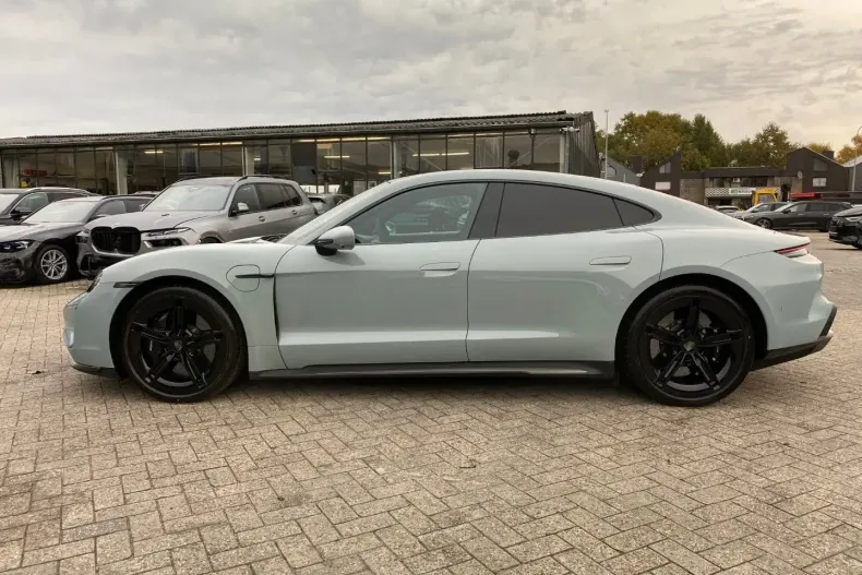 Porsche Taycan din 2024 cu 2.599 km - oferta POR175753 - foto 7