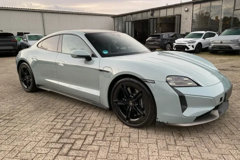 Porsche Taycan din 2024 cu 2.599 km - oferta POR175753 - foto 8